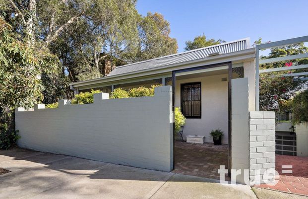 STUNNING HOME IN PRIME LOCATION - Photo 1