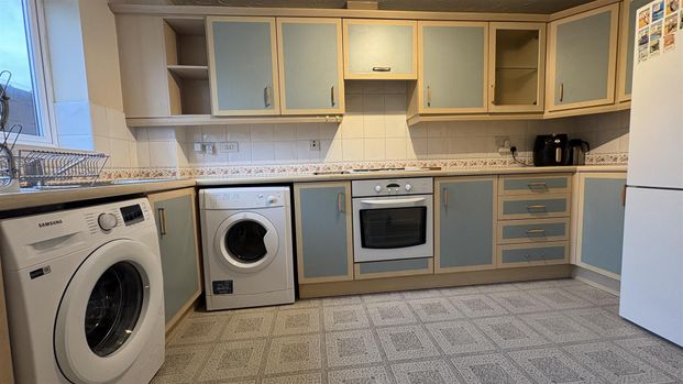 To Let - Photo 1