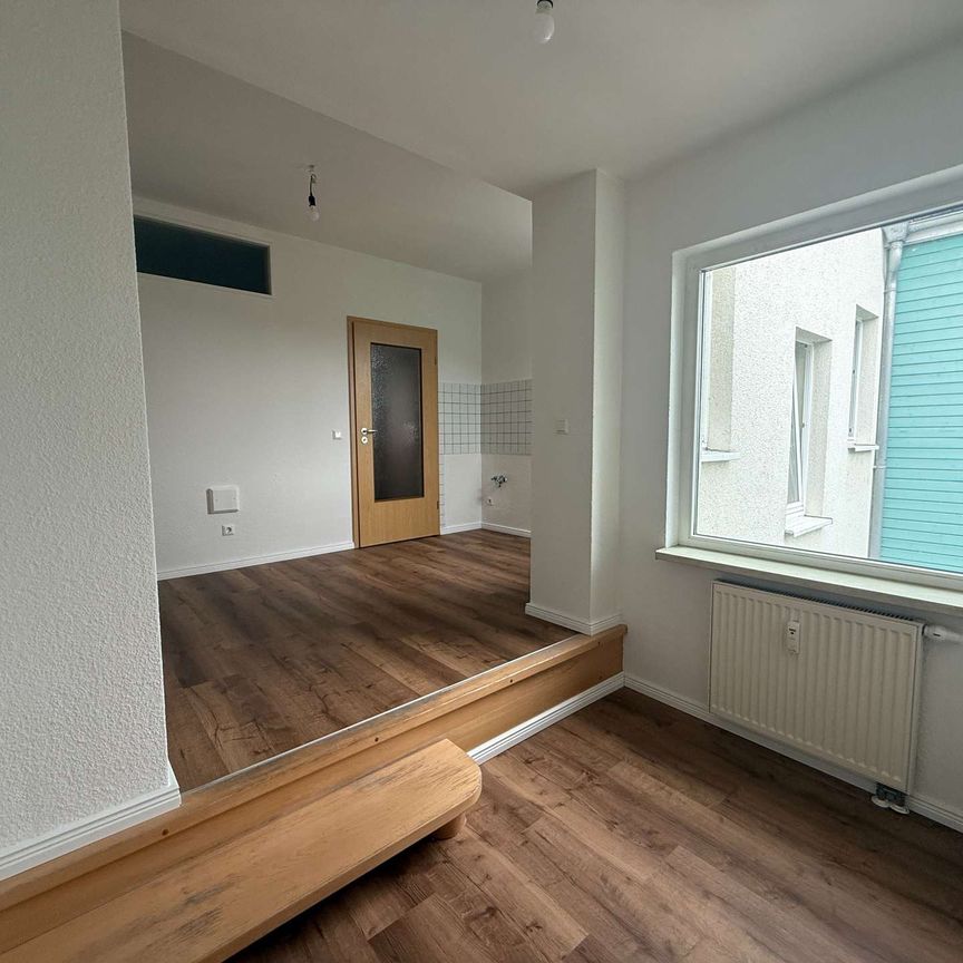 75m² 3-Raum-Wohnung mit Badewanne in ruhiger Seitenstraße - Photo 1