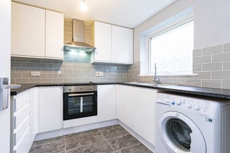 2 bed Flat for rent - Photo 4
