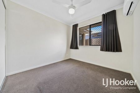 All Bedrooms Air Conditioned - Great Size Yard - Great Location! - Photo 5
