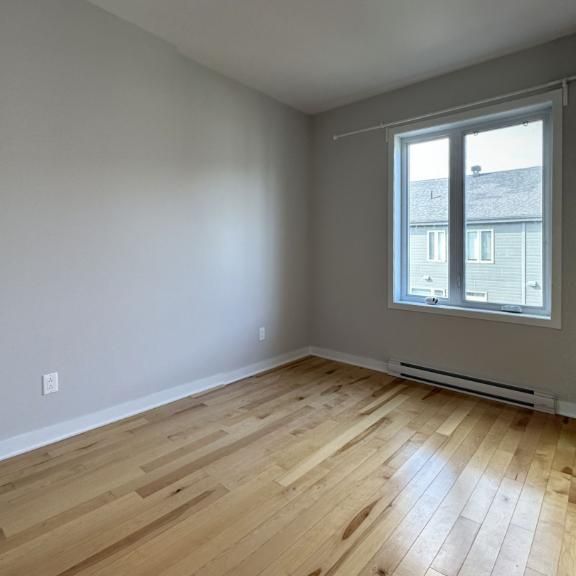 Maison en rangée à louer grand 6-1/2 semi meublé - Photo 1