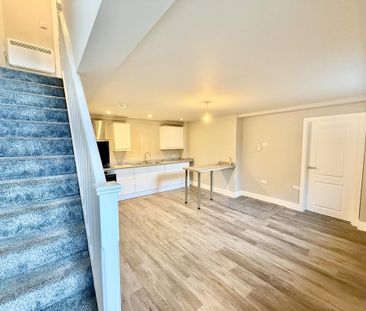 2 bedroom mews to rent - Photo 6