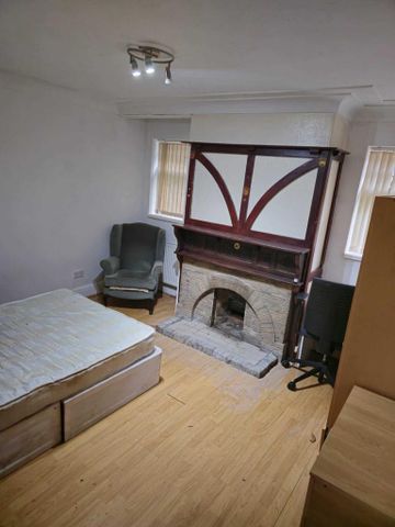 5 bedroom detached house to rent - Photo 4