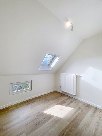 Gerenoveerde woning met 3 SLPKS en stadsterras te Gent - Photo 2