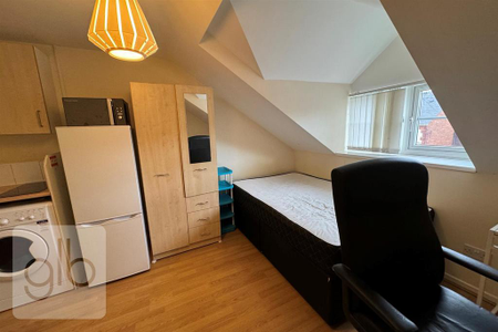 Studio to rent - Photo 2