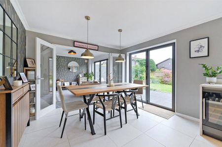 5 bedroom detached house to rent - Photo 3