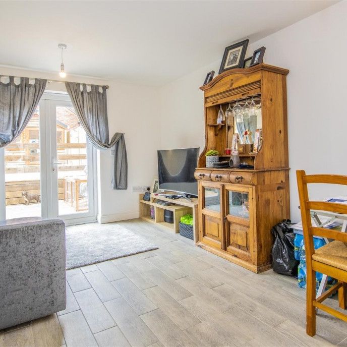 2 bed House - Mid Terrace To Let - Photo 1