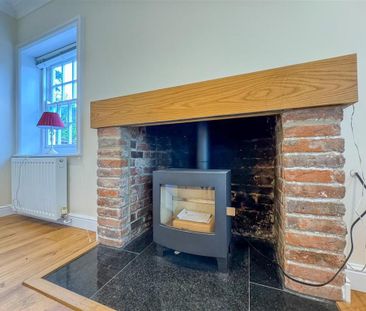 2 bedroom end of terrace house to rent - Photo 1