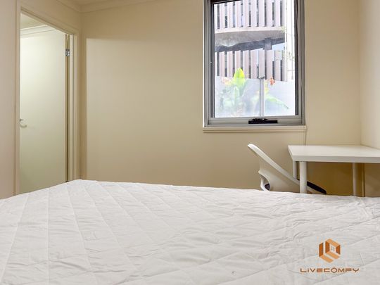 West Melbourne - Photo 1