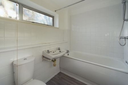 3 bedroom terraced house to rent - Photo 3