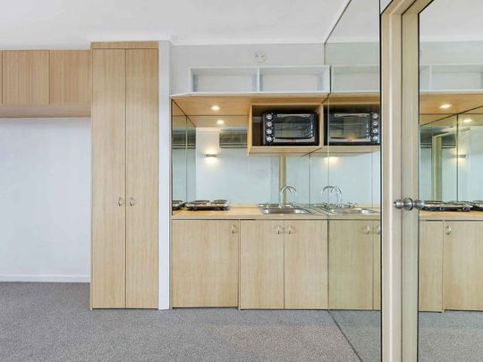 Fantastic Studio Apartment - Photo 1