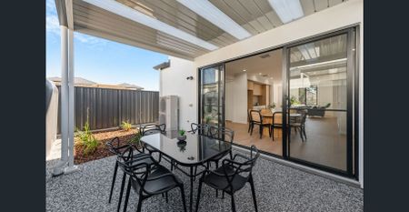 Modern Living, Prime Location – Minutes to the City & Coast! - Photo 2