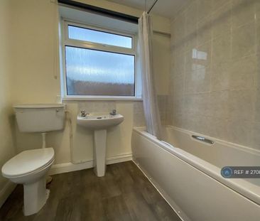 3 bedroom end of terrace house to rent - Photo 2