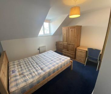 4 bedroom flat to rent - Photo 2