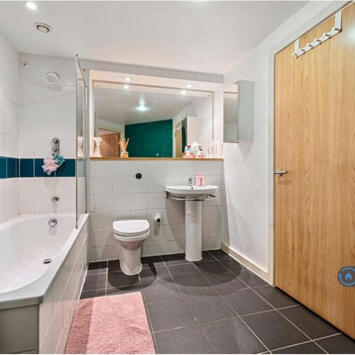 2 bedroom flat to rent - Photo 1