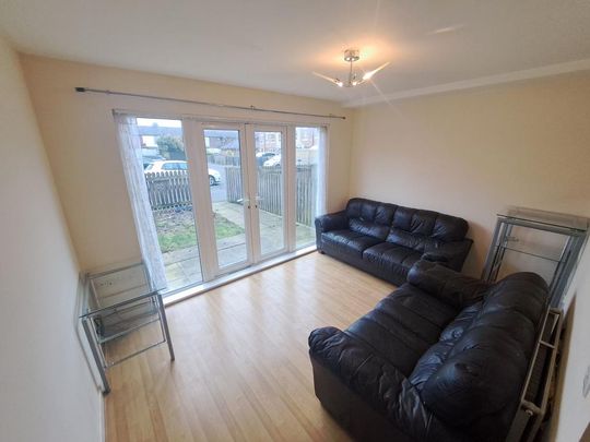 3 bedroom terraced house to rent - Photo 1