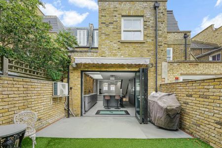 4 bedroom terraced house to rent - Photo 5