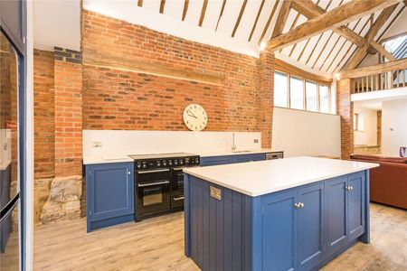 Fabulous five bedroom barn conversion in the village of Dorsington - Photo 3