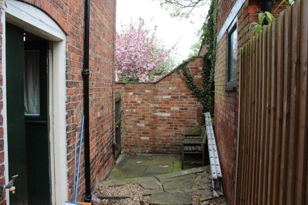 1 bedroom semi-detached house to rent - Photo 3