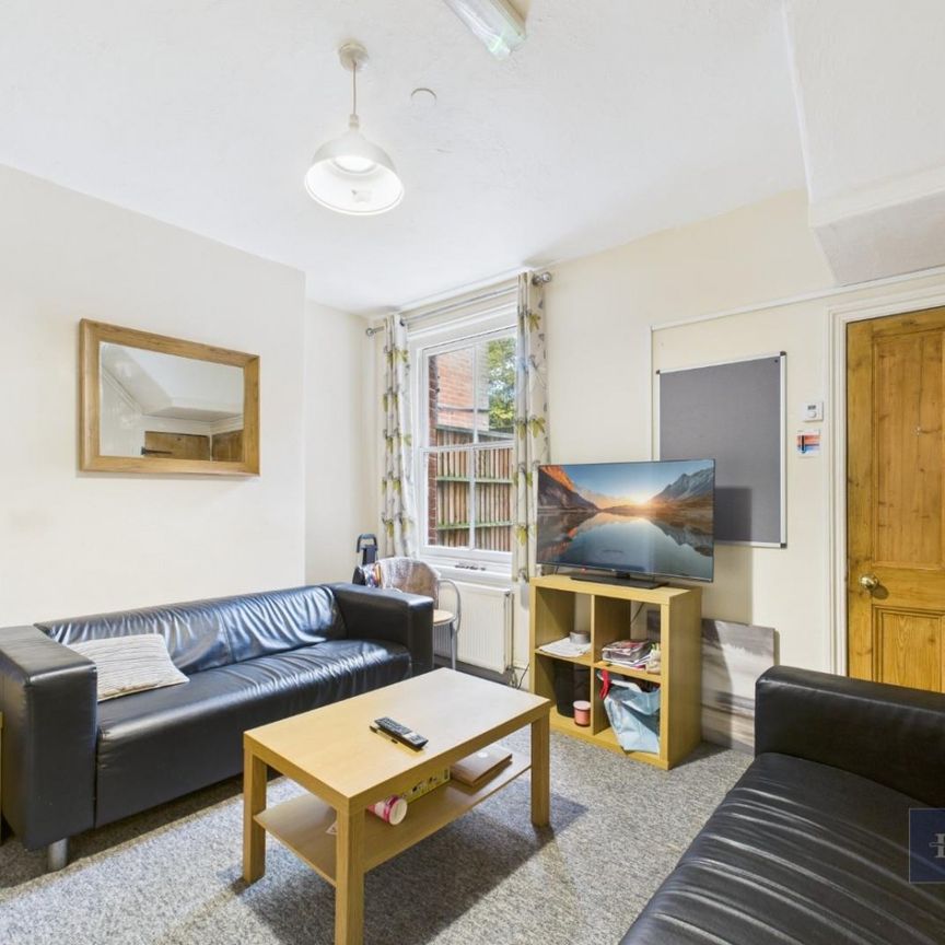 6 bedroom House To Let Total Size: 1539 SQ FT - Photo 1