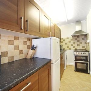 1 bedroom flat in London - Photo 2