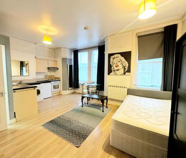 Studio to rent - Photo 2
