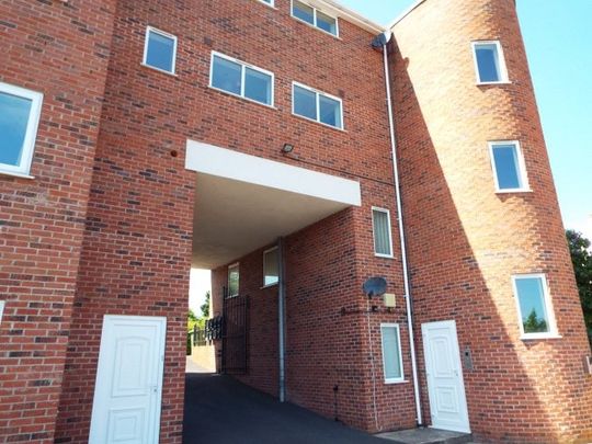 Henwick Court, Worcester, WR2 - Photo 1