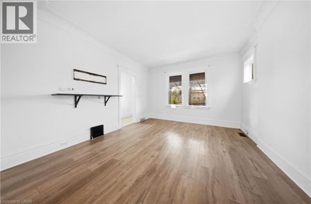 1082 E CANNON Street E, Hamilton, Ontario, L8L2J1 - Photo 2