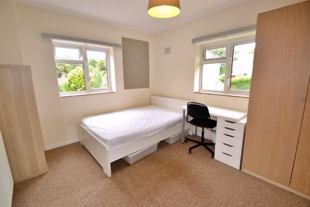 4 bedroom semi-detached house to rent - Photo 4
