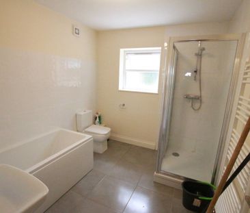 4 Bed Terraced House, Grange Avenue, RG6 - Photo 4