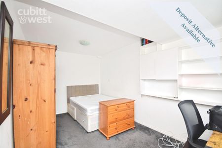 4 bedroom semi-detached house to rent - Photo 2