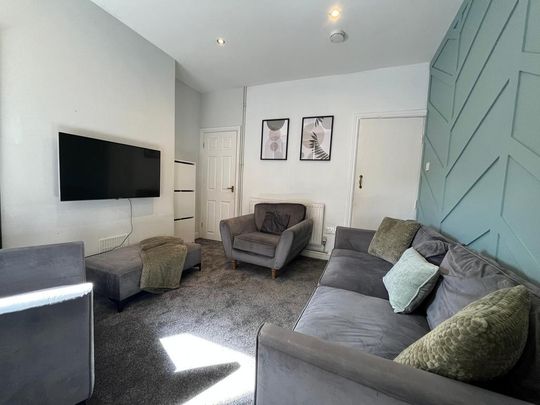 4 bedroom terraced house to rent - Photo 1