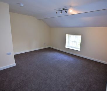 2 Bedroom Flat - Photo 2