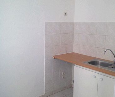 Appartement 1 pièces 23m2 MARSEILLE 7EME 401 euros - Photo 2