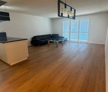 Moderne 4.5-Zimmerwohnung mit Bastelraum und grossem Balkon - Photo 2