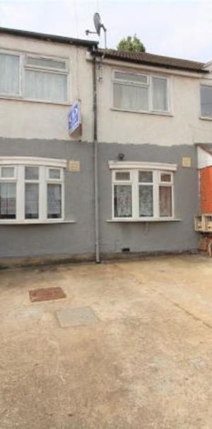 5 bedroom semi-detached house to rent - Photo 1