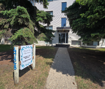 Modern 2-Bedroom End Unit in Downtown Red Deer - Photo 4