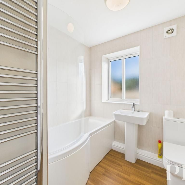 3 bedroom end of terrace house to rent - Photo 1