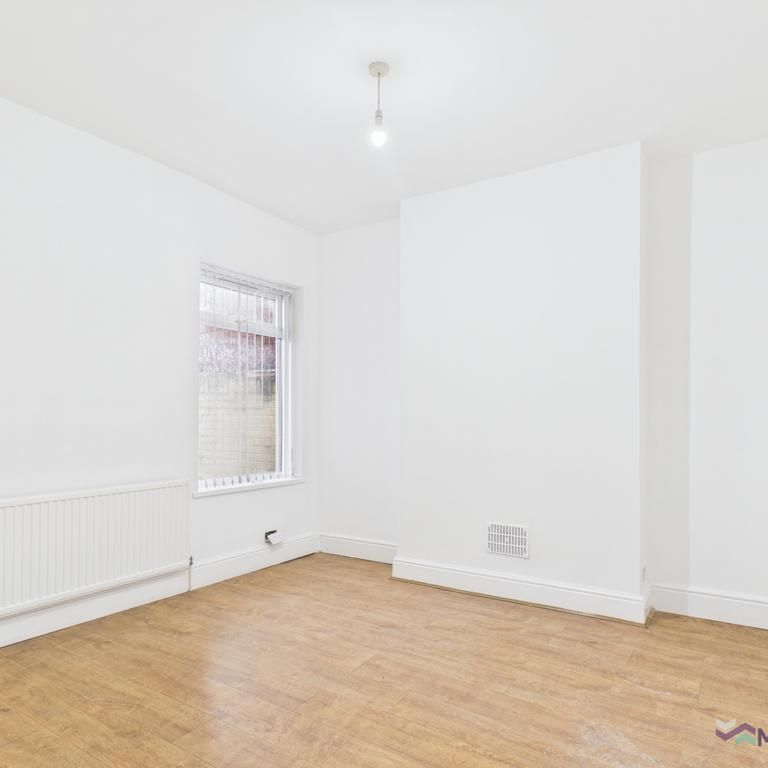 3 bedroom end of terrace house to rent - Photo 1