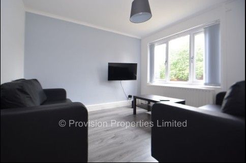 4 Bed House near the Leeds University - Photo 1