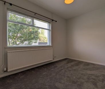 3 Queensway, Carryduff, Belfast, BT8 8NX - Photo 2
