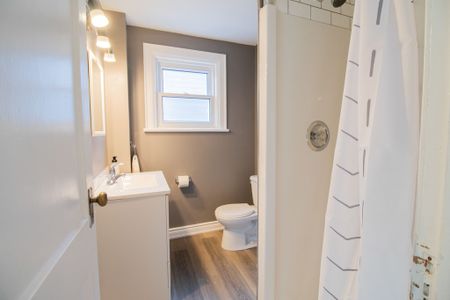 106 Grass Ave - B *Spacious 2 Bed Unit in St. Catharines* - Photo 5