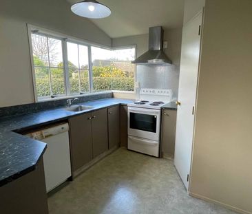 Easy Mahora living - Photo 1