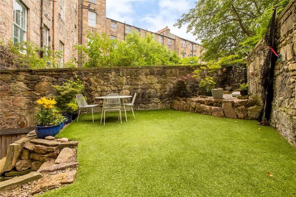 A delightful main door three bedroom garden flat, available on a furnished basis and located in a popular New Town location. - Photo 1