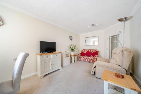 Nicholls Lodge, Bishop’s Stortford - Photo 3
