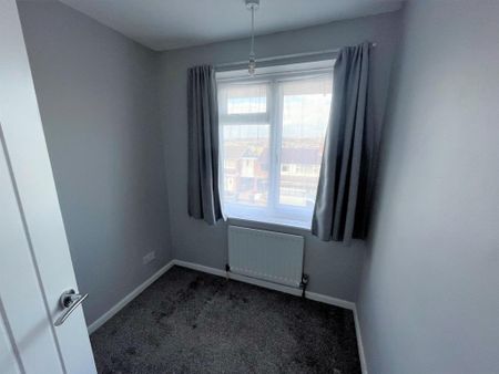 3 bedroom semi-detached house to rent - Photo 3