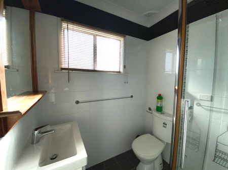 2 Bedroom - 1 Bathroom - Fishing and Affordable Living - Photo 5