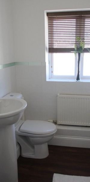 High Street - Photo 1