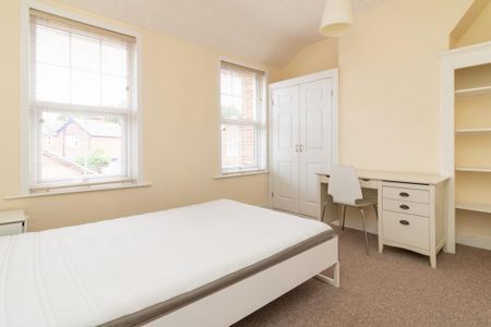 4 bedroom terraced house to rent - Photo 3